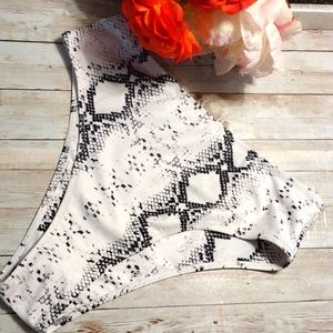 🍉3/$20 🆕 NWOT Snake print swim bottoms